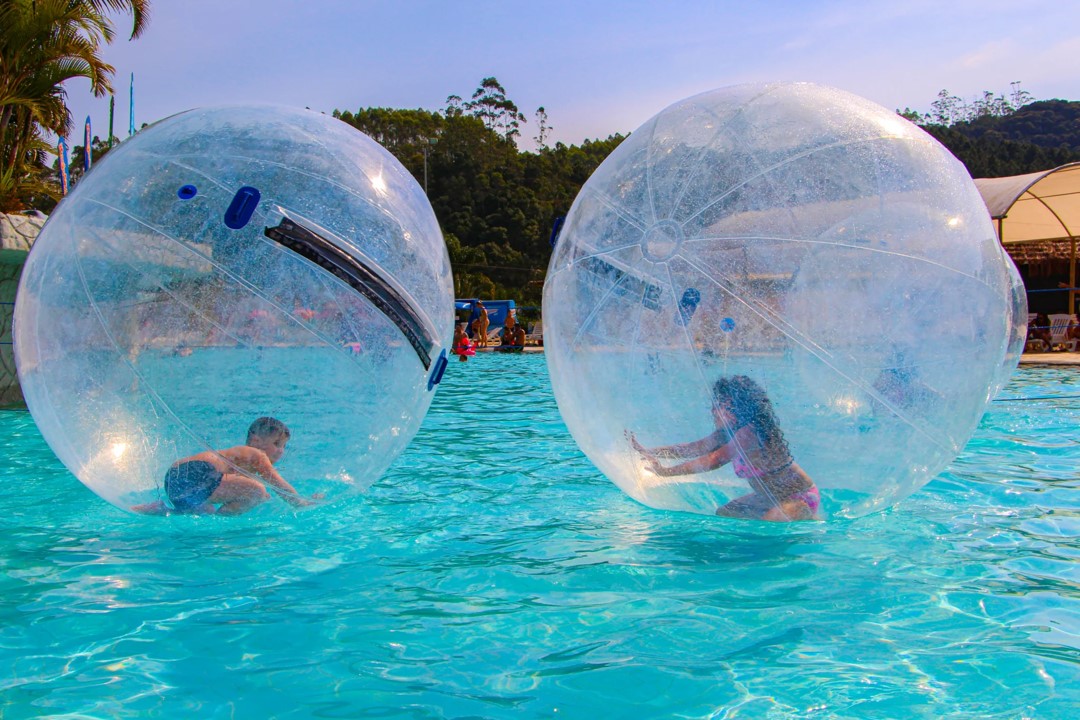 Atração Water Ball no Magic City